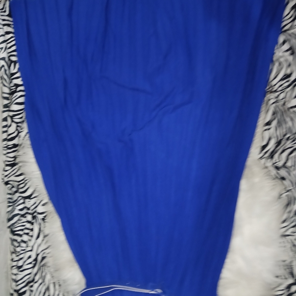 Women Blue belted pleated maxi skirt - Picture 6 of 15